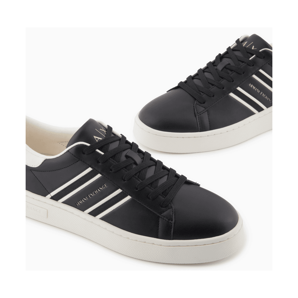 Low Top Black/White Sneaker Trainer